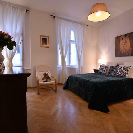 Cozy Flat By The Astronomical Clock Apartment Prague Exterior photo